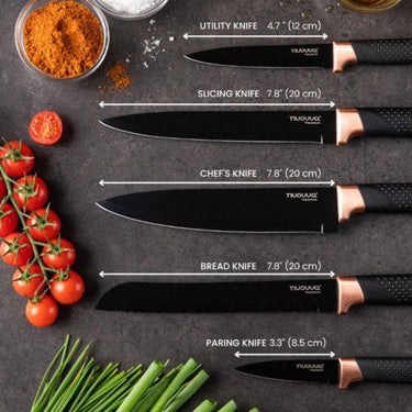 Kitchen knife set with utility knife, slicing knife, chef's knife, bread knife and paring knife. 