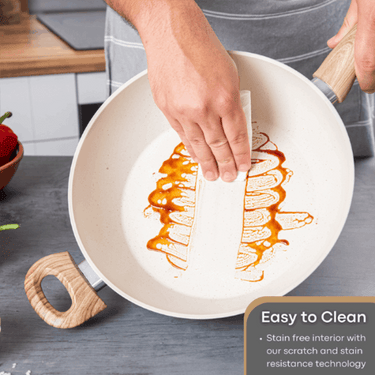 Easy clean pan with lid and handle 
