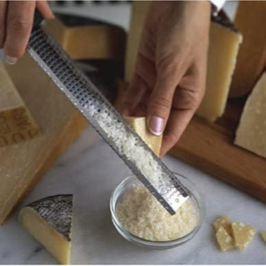 Microplane cheese Grater (Black Handle)