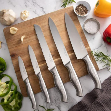 Stainless steel kitchen knife set with bread knife, paring knife, carving knife and more. 